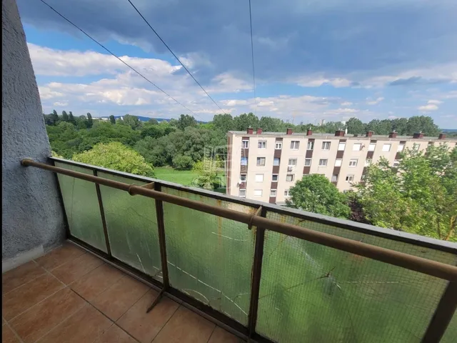 Eladó lakás Pétfürdő 53 nm