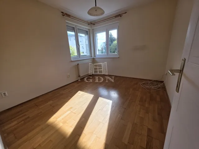 Eladó lakás Veszprém, Bakonyalja 73 nm