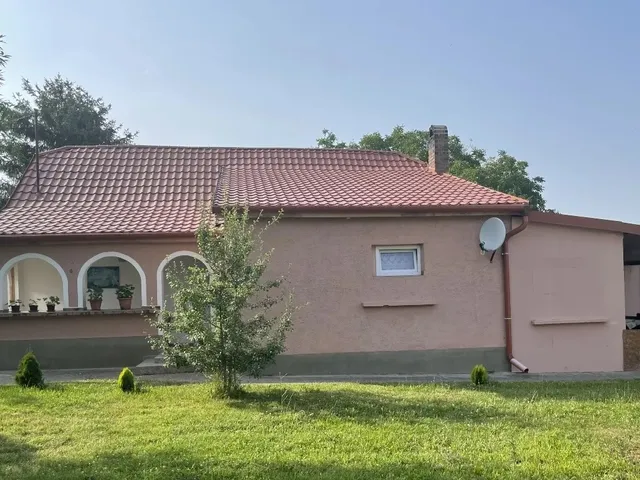 Eladó ház Nagyvenyim 77 nm