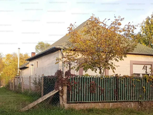 Eladó ház Nagykarácsony 123 nm
