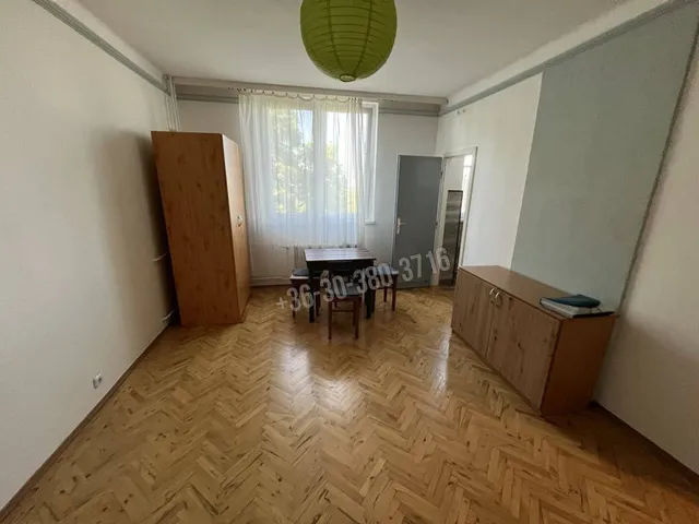 Eladó lakás Dunaújváros, Barátság városrész 28 nm