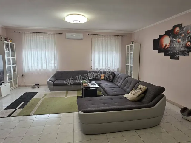 Eladó ház Nagyvenyim 176 nm