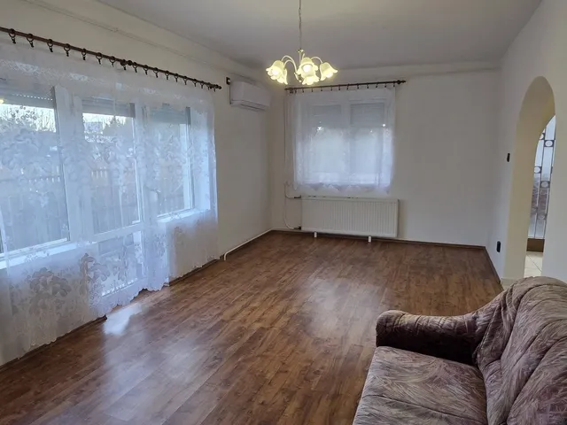Eladó ház Nagyvenyim 127 nm
