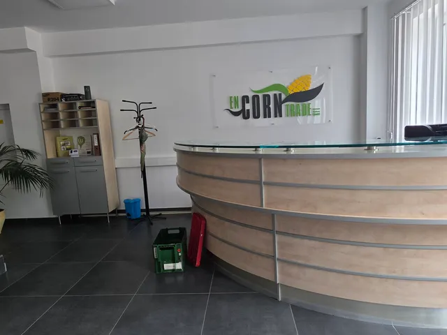 Kiadó kereskedelmi és ipari ingatlan Dunaújváros 100 nm