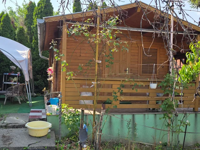 Eladó nyaraló Dunaújváros, Újtelep 18 nm