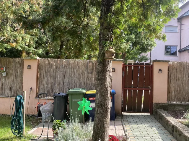 Eladó ház Budapest XVI. kerület, Árpádföld 238 nm
