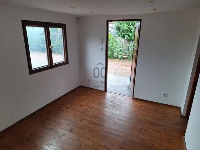 Eladó kereskedelmi és ipari ingatlan Budapest XVII. kerület, Rákoskert 50 nm