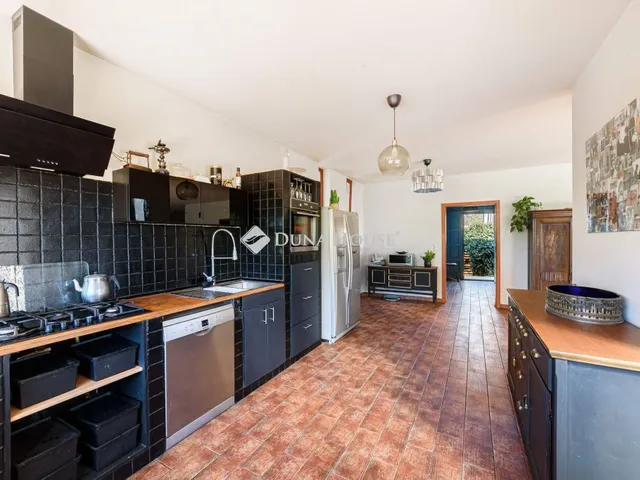 Eladó ház Budaörs, Tűzkőhegyi utca 285 nm