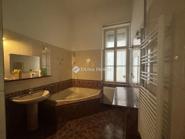 Kiadó lakás Budapest VII. kerület, Kertész utca 75 nm