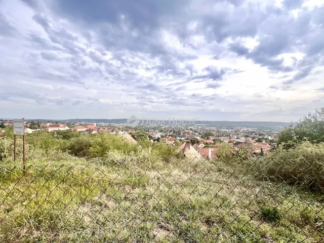 Eladó telek Budaörs 262 nm