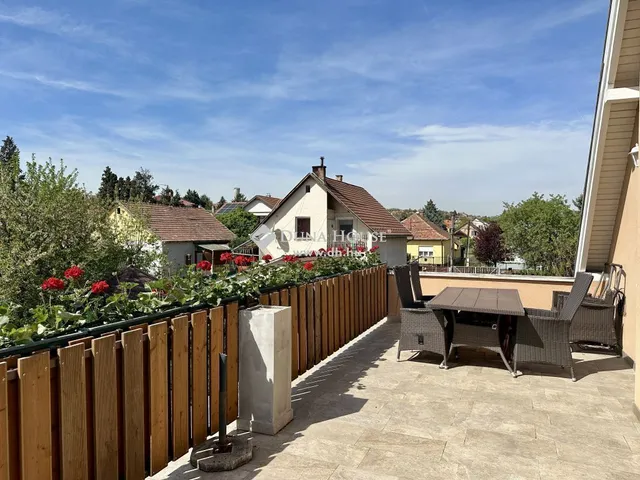 Eladó ház Pomáz 180 nm