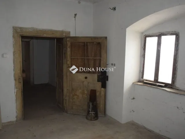 Eladó ház Szentendre 590 nm