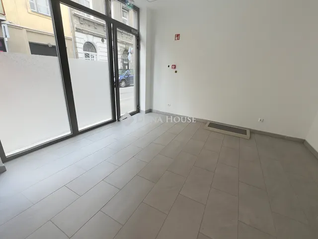Eladó kereskedelmi és ipari ingatlan Budapest VIII. kerület 29 nm
