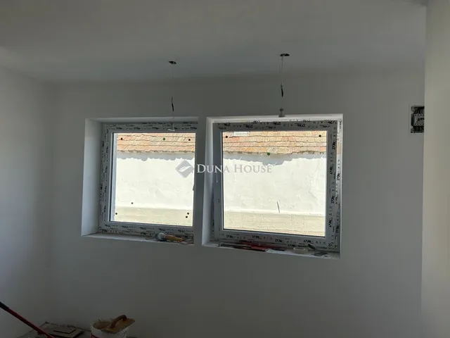 Eladó ház Neszmély, Fő utca 64 nm