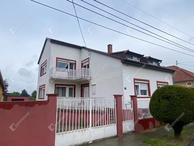 Eladó ház Dunakiliti 240 nm