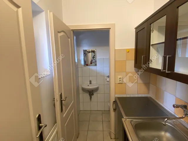Kiadó kereskedelmi és ipari ingatlan Mosonmagyaróvár 43 nm
