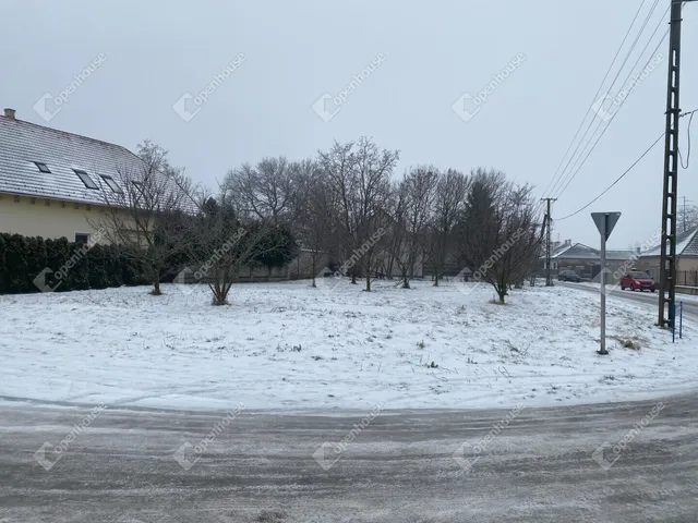 Eladó telek Halászi 723 nm