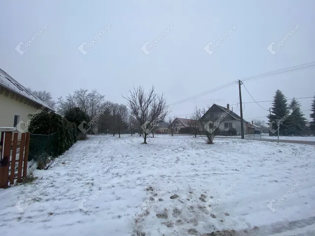 Eladó telek Halászi 723 nm