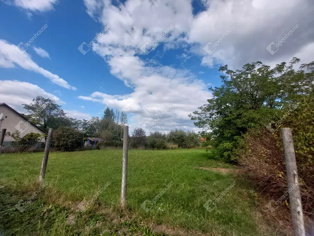 Eladó telek Komárom 1360 nm