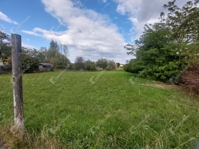 Eladó telek Komárom 1360 nm