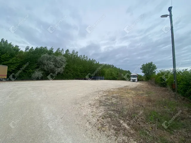 Eladó kereskedelmi és ipari ingatlan Kapuvár 2000 nm