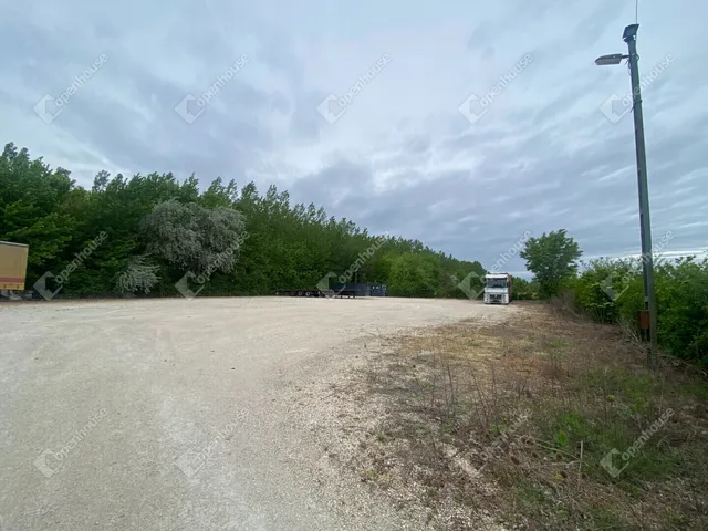 Eladó kereskedelmi és ipari ingatlan Kapuvár 2000 nm