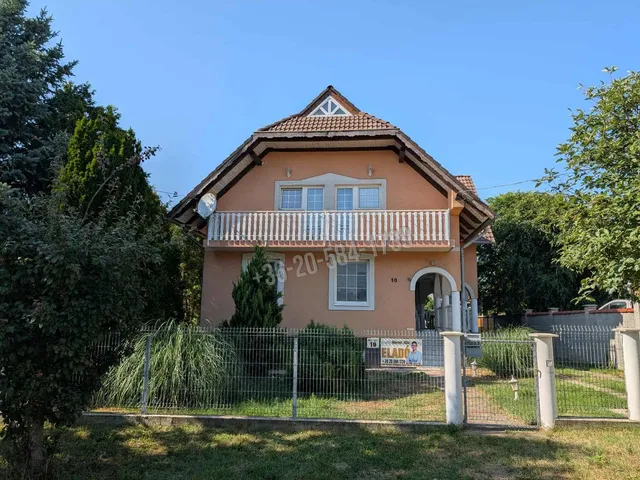 Eladó ház Gyenesdiás 310 nm