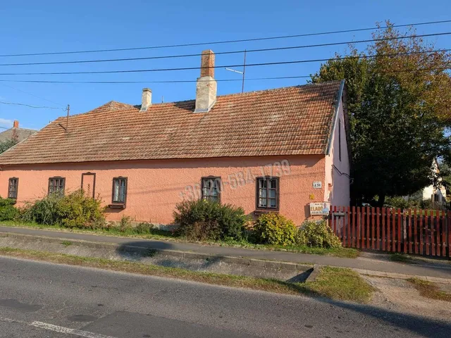 Eladó ház Karmacs, Kisfaludy Sándor utca 204 nm