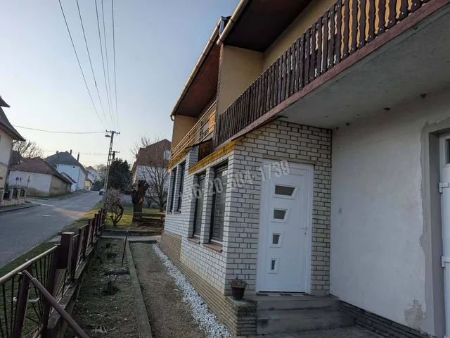 Eladó ház Hévíz, Attila utca 180 nm