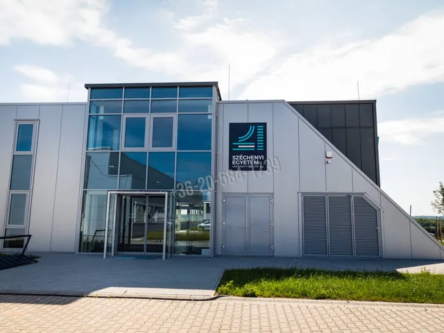 Kiadó kereskedelmi és ipari ingatlan Zalaegerszeg, dr. Michelberger Pál út 30 nm