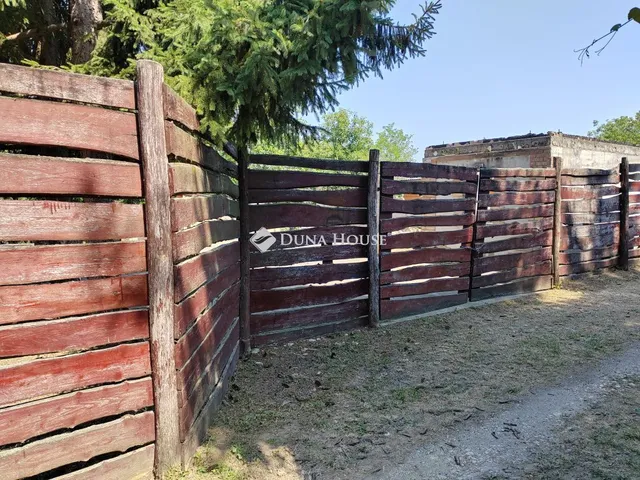 Eladó telek Pápa 1450 nm