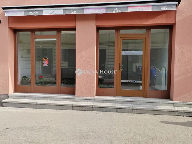 Kiadó kereskedelmi és ipari ingatlan Pápa 33 nm