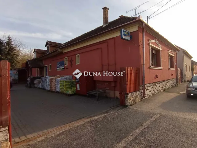 Eladó ház Pápa 388 nm