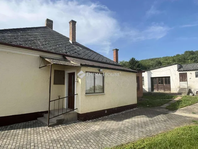 Eladó ház Tényő 70 nm