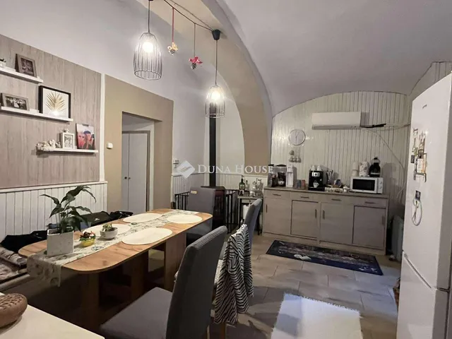 Eladó lakás Pápa 84 nm