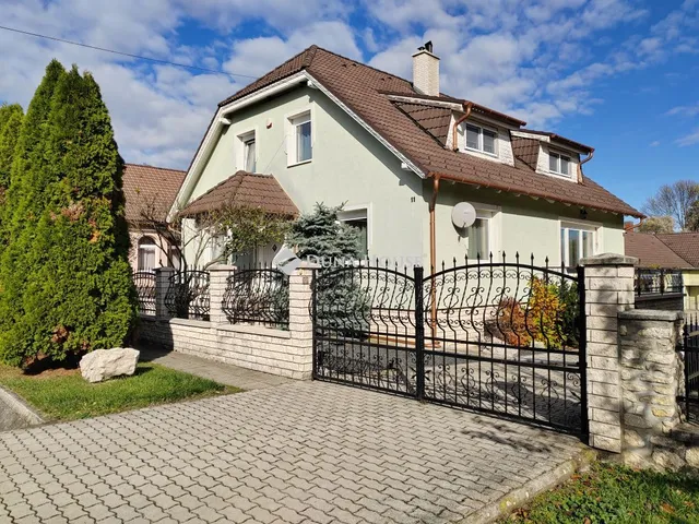 Eladó ház Devecser 330 nm