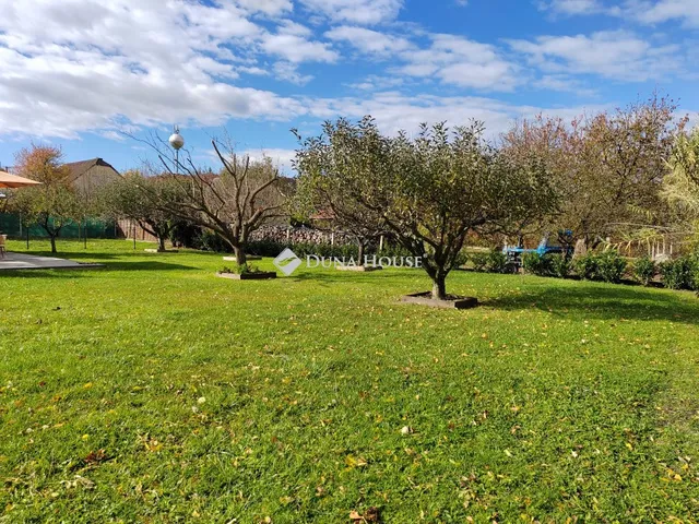 Eladó ház Devecser, Akácfa utca 330 nm