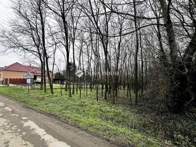 Eladó telek Nóráp 1496 nm