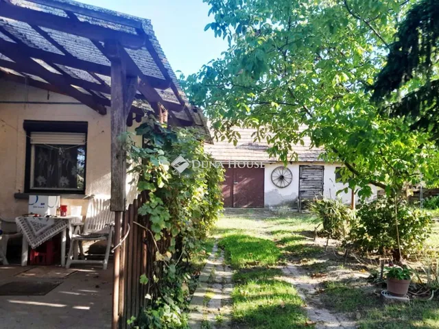 Eladó ház Bakonyszentlászló 60 nm