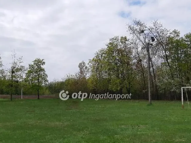 Eladó kereskedelmi és ipari ingatlan Balatonőszöd 3532 nm