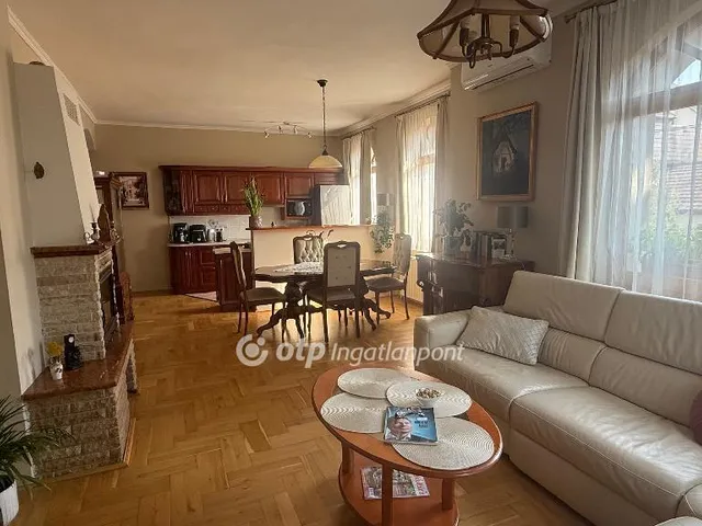 Eladó ház Budapest II. kerület, Hársakalja 135 nm