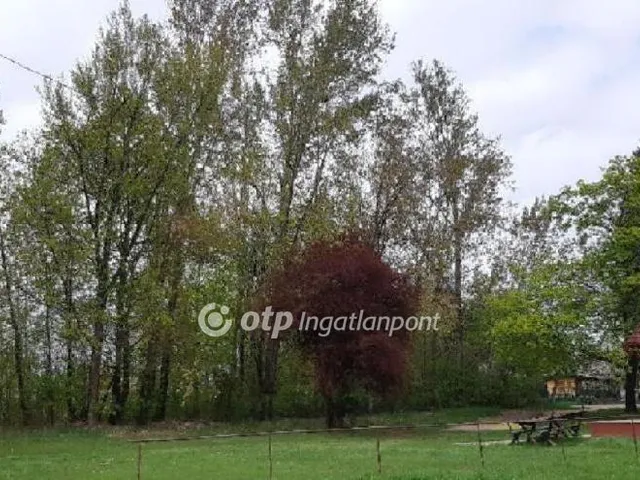 Eladó telek Balatonőszöd