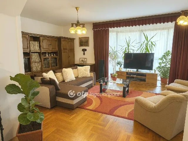 Eladó ház Siófok, Aranypart 195 nm