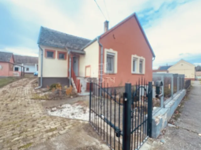 Eladó ház Ivándárda 160 nm