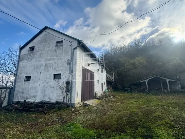 Eladó kereskedelmi és ipari ingatlan Dunaszekcső 130 nm