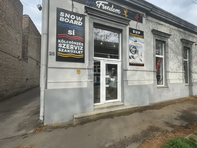 Eladó kereskedelmi és ipari ingatlan Pécs 155 nm