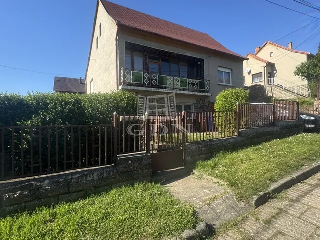 Eladó ház Pécs, Vasas 149 nm