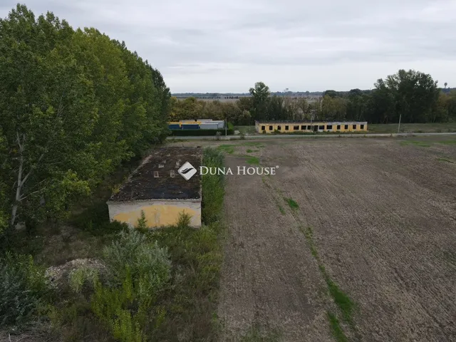 Eladó telek Kalocsa 96048 nm