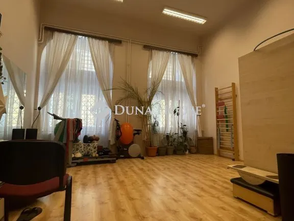 Eladó kereskedelmi és ipari ingatlan Budapest VIII. kerület 352 nm