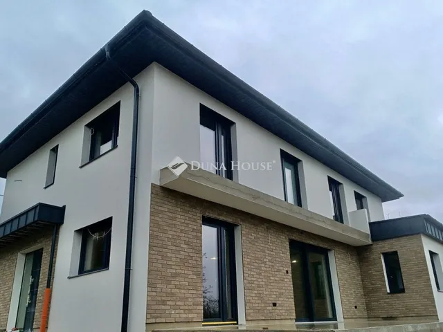 Eladó ház Diósd 323 nm